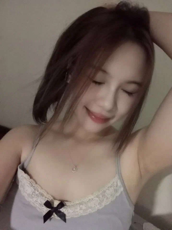 Mẹ ngực khủng Joslyn James thử thách máy bay